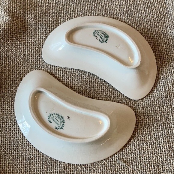 Set of two bean shaped W. H. Grindley &Co England porcelain serving plates. - Picture 2 of 4